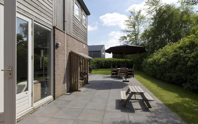 Welcoming Holiday Home in Grou Near River