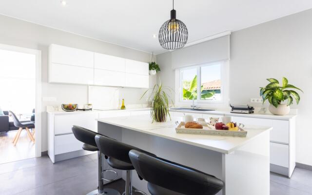 Home2Book Design Asian Sabina, Heated Pool & View