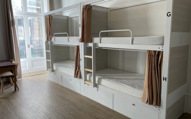 Georges Hostel & Café