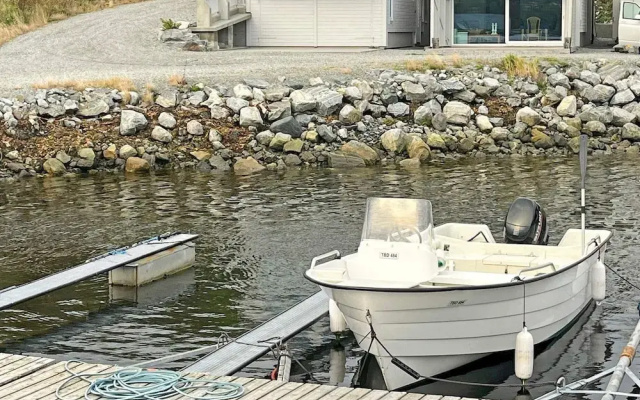 10 Person Holiday Home in Brattvag