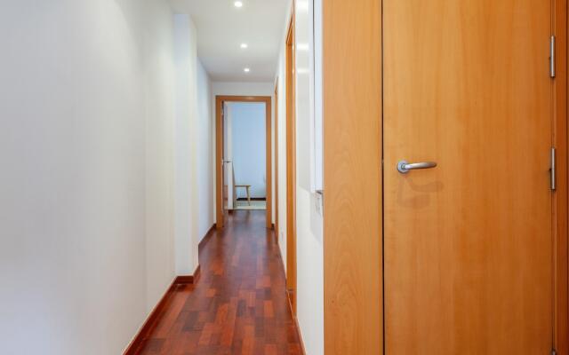 MARIA · Stylish 2 BR apartment with private roof terrace