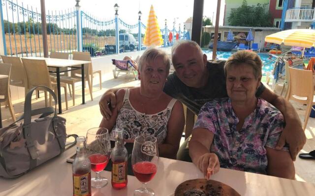 Sunset Village Apart Hotel