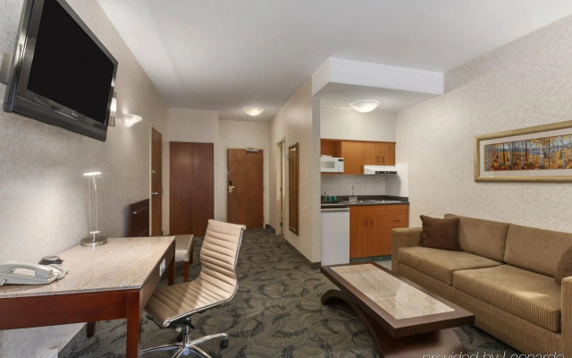 Poco Inn and Suites Hotel & Conference Centre