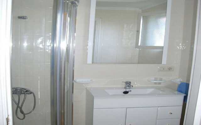 Galicia 100117 2 Bedroom Holiday home By Mo Rentals