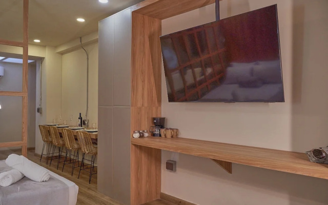 One Apartments Lleras
