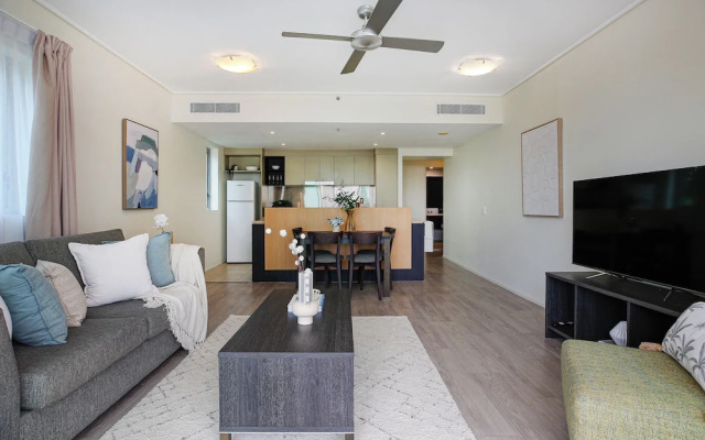 Apartment in the City with Pool and BBQ