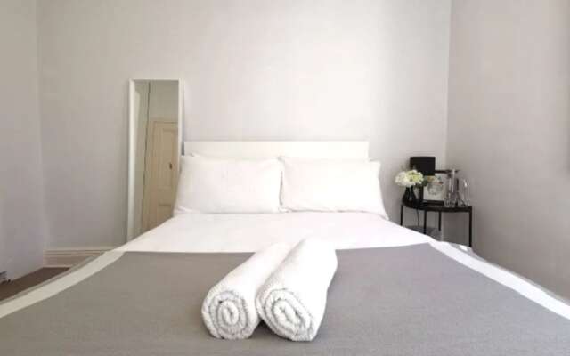 Deluxe Apartment with City Central View