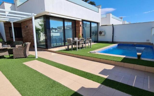 Lo Pagan Holiday House