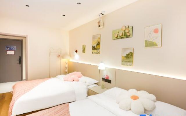 Runkai Homestay (Yingtianmen Branch)