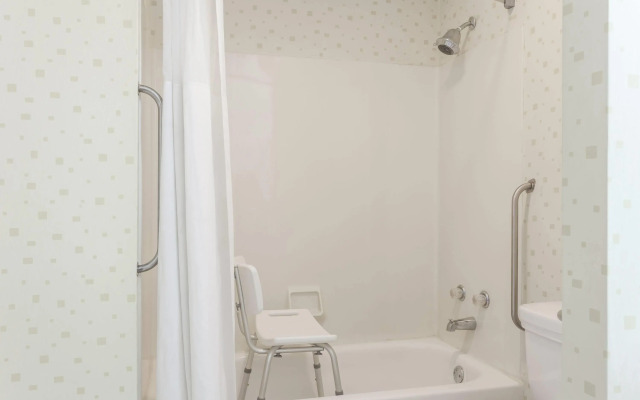 Travelodge by Wyndham Seymour