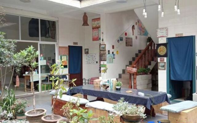 Beret B & B