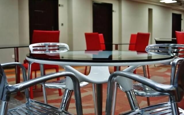 Altamira Village Hotel & Suites