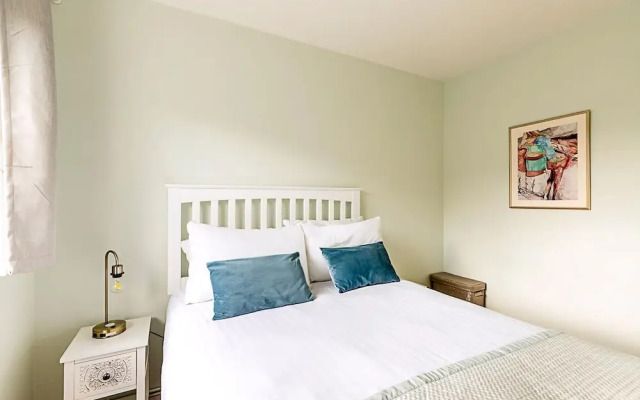 Quiet and Cosy 2-bed in Wimbledon