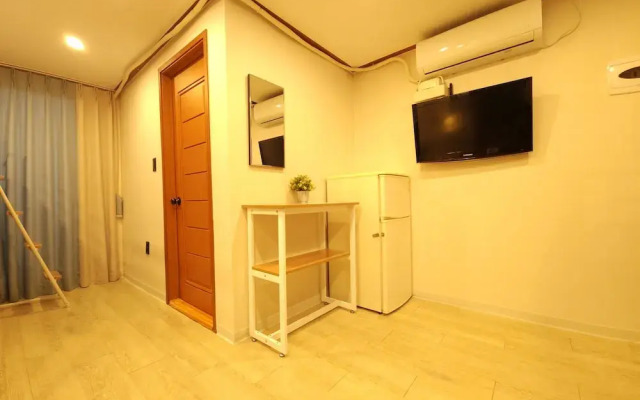 OYO Rooftop Hostel