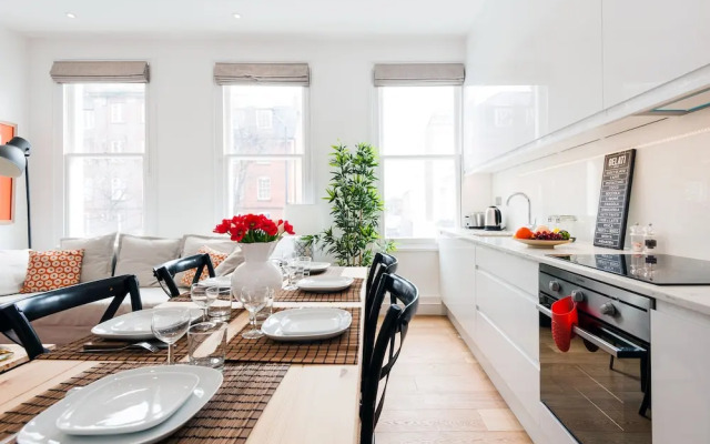 The Lillie Road Residence