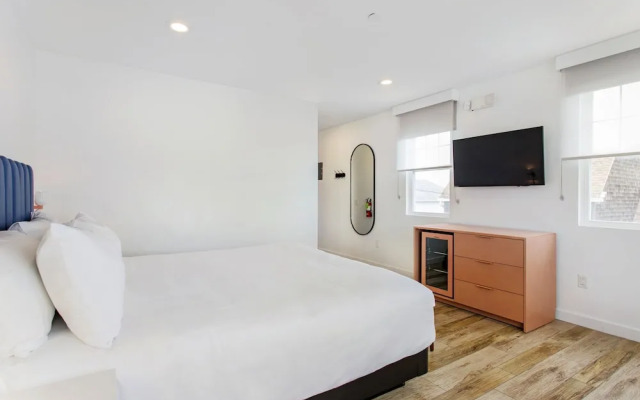 Grove Hotel