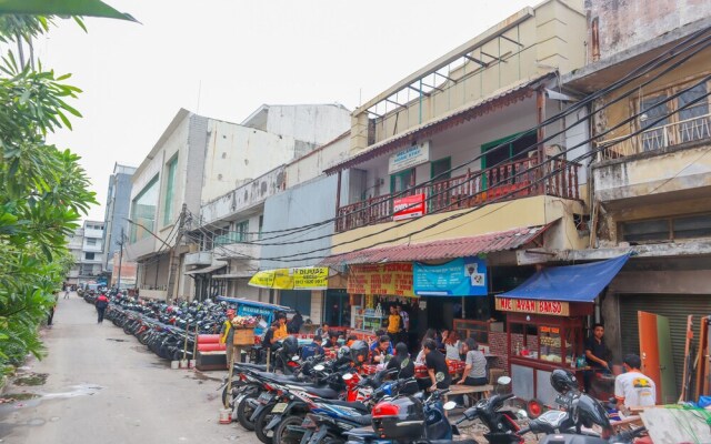 Melawai Homestay by OYO Rooms
