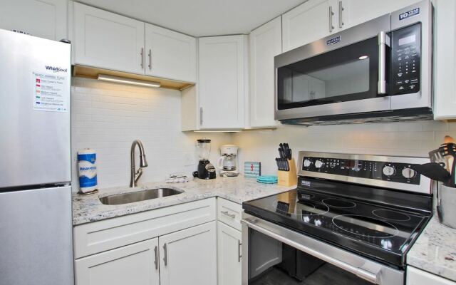 Island Winds East 605