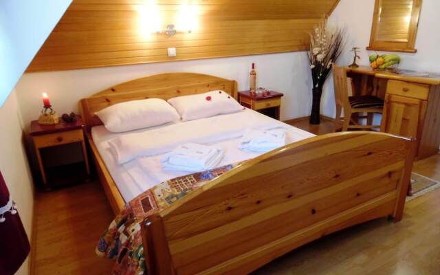 Kraljevi Konaci Zlatibor