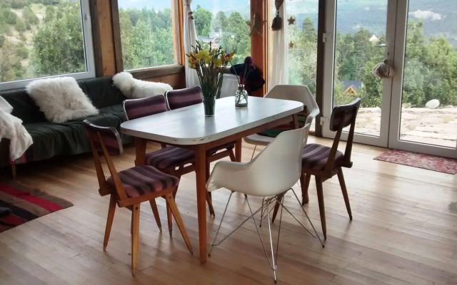 Un Vistón Modern Mountain Home