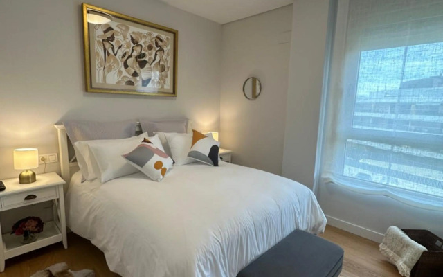 A estrenar amplio con piscina y parking