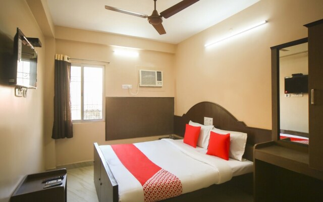 OYO 61379 Golden Cafe Boarding & Lodging