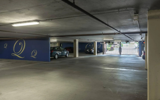 Apartment with Private Balcony, Wifi, Parking