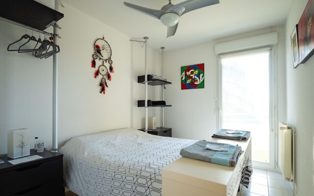 Chambre d'hôtes avec balcon et vue sur le parc, hôte privé