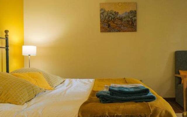 Gite Vaucluse, Chambre D'hotes Vaucluse: Le Mas De Miejour