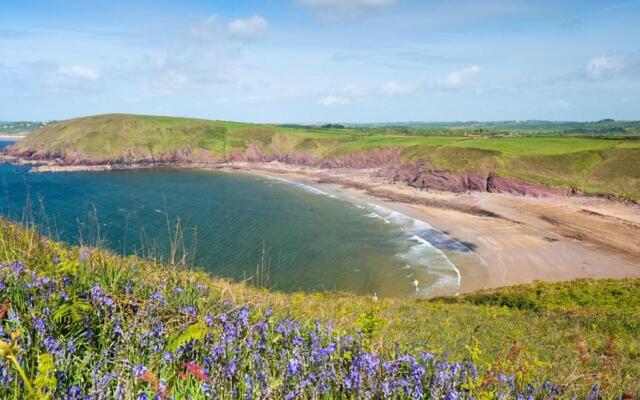 Manorbier Castle Inn Bay Room