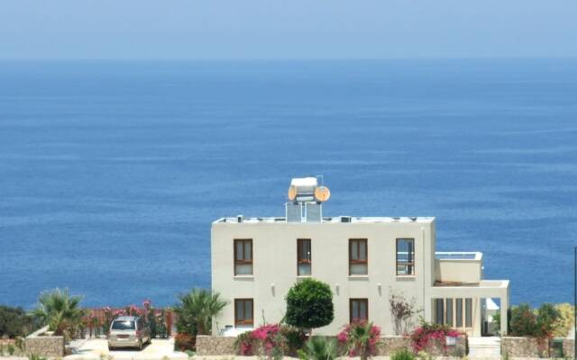 Sea Cliff Villa, 4 Beds, Sleeps 2- 8, Free Wifi,