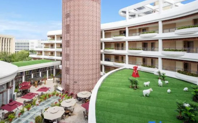 Xinjiang Plaza Holiday Hotel