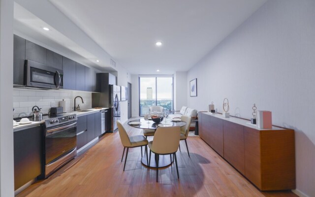 Amazing View Luxury Condo Near Bayside