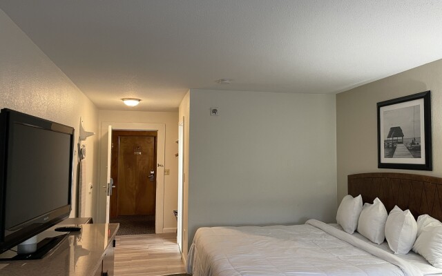 Whaler Inn And Suites