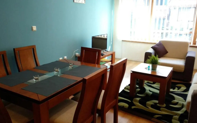 Pine Tree Apartment 3 - B3