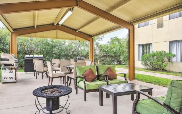 La Quinta Inn and Suites Woodlands South
