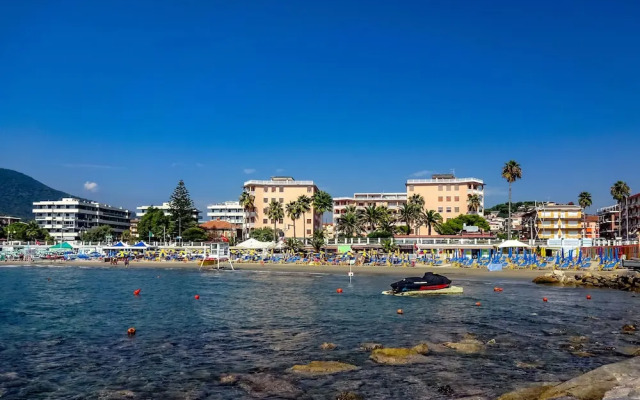 Miramare 2 LUX - Total Sea View