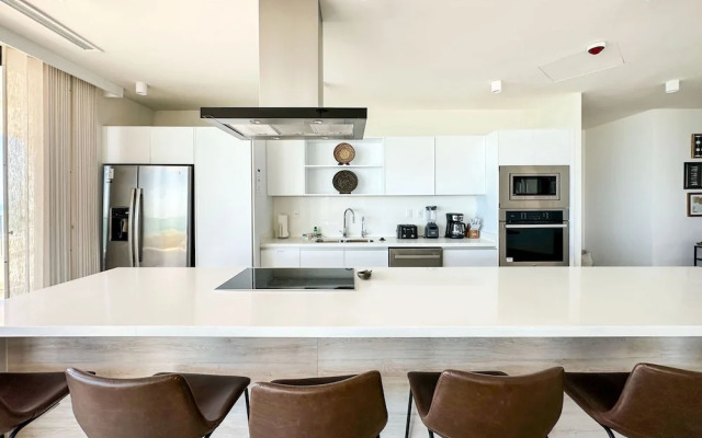 5BR Beachfront Luxury Condo