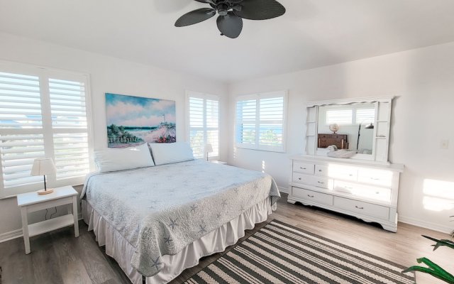 Sunset Views + Steps From The Beach With Elevator 2 Bedroom Duplex by Redawning