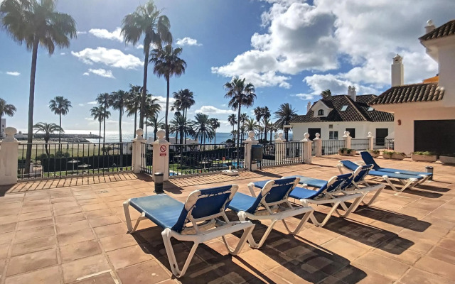 Superb Seafront Apartment Marina Real 305