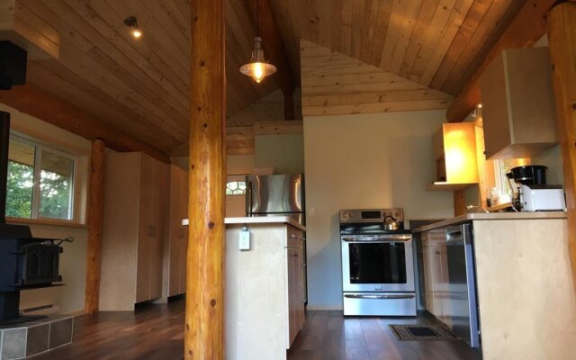 Bella Coola Grizzly Tours Cabins