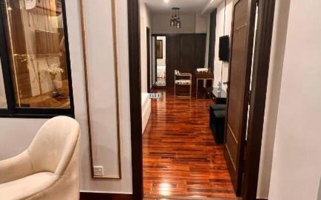 Grand Atrium Designer Apartment