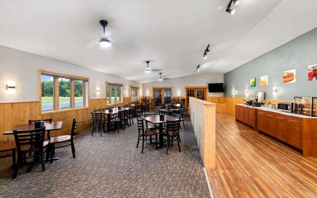 Quality Inn & Suites Munising