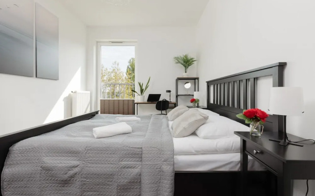 Bright Warsaw Apartment by Renters