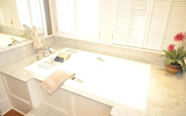 Burke House Inn, Circa 1822