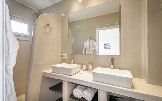 Amoramelia Suites