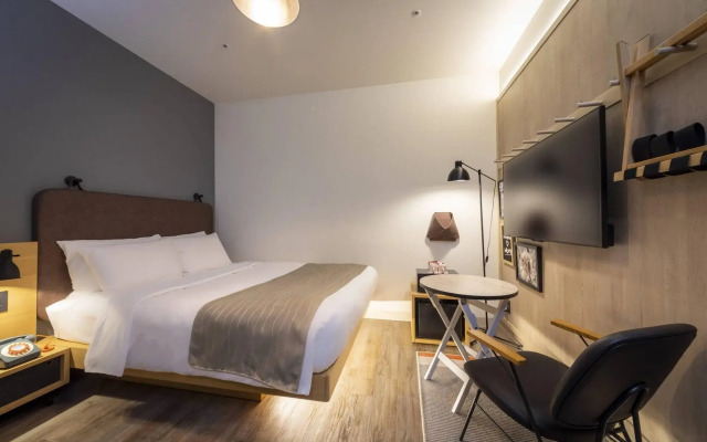 Moxy Osaka Honmachi