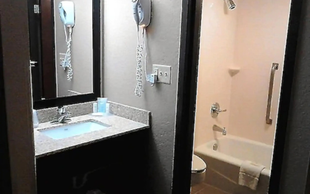 Comfort Inn & Suites Evansville Airport