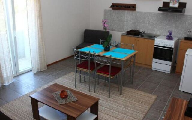 Apartments Dvije Palme