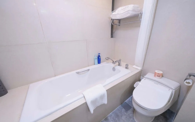 Tyms Stylish 3BR 2BA Apt Xujiahui Metro